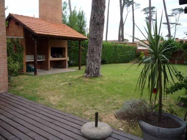 Hermosa casa para alquilar a tres cuadras del mar en Pinares.
